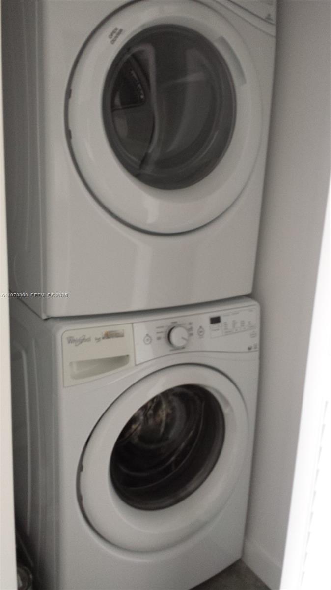 151 Southeast 1st Street, Unit 1809 Miami, FL 33131 - Photo 4 of 5