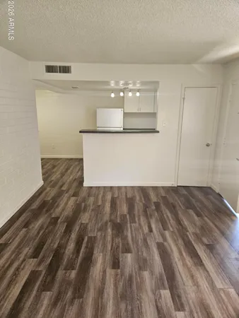 $999 | 521 East Bethany Home Road, Phoenix, AZ 85014