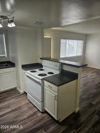 $999 | 521 East Bethany Home Road, Phoenix, AZ 85014