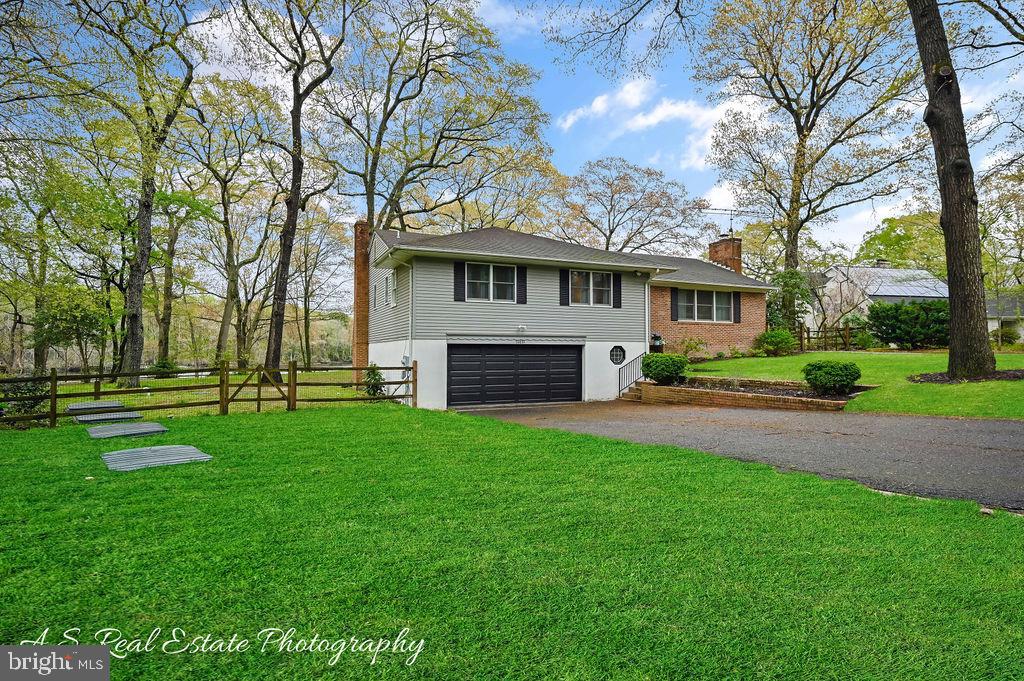 30833 Dogwood Drive Laurel, DE 19956 - Photo 8 of 27 a front view of a house with a yard and green space