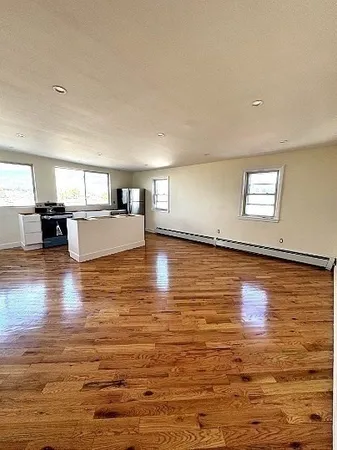 $2,900 | 585 Shirley Street, Unit 2, Winthrop, MA 02152