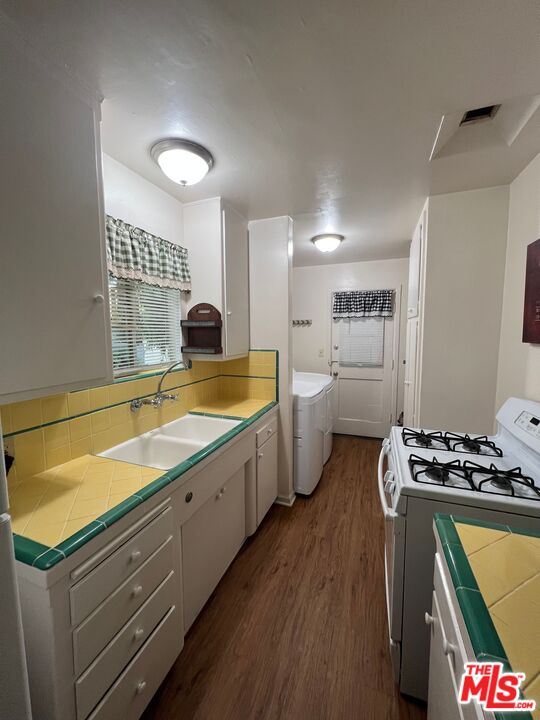 2599 Morningside Street, Unit D Pasadena, CA 91107 - Photo 7 of 13 a room with storage and utility