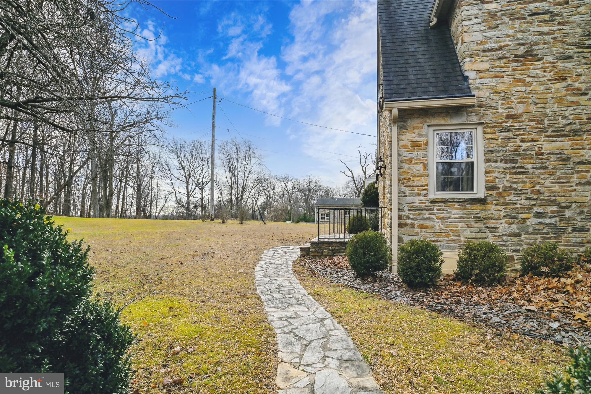 614 Gun Halethorpe, MD 21227 - Photo 3 of 98 Walkway