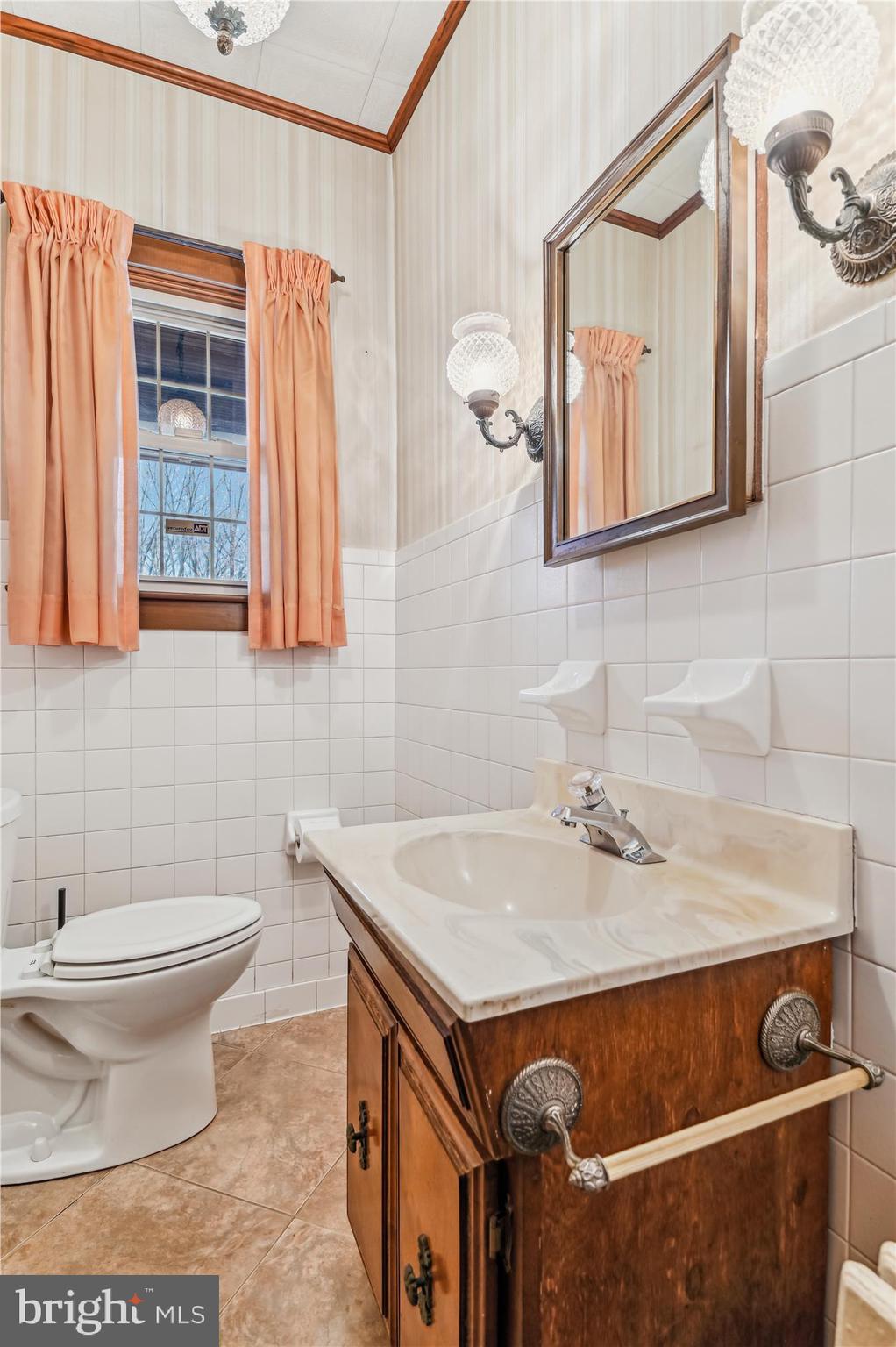 614 Gun Halethorpe, MD 21227 - Photo 31 of 98 Main house first floor Powder Room