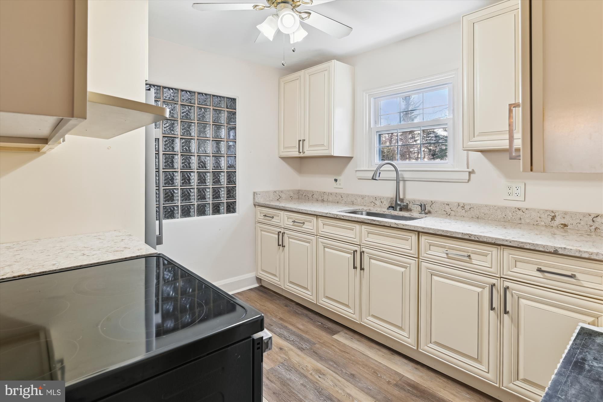 614 Gun Halethorpe, MD 21227 - Photo 74 of 98 Carriage House Updated Kitchen