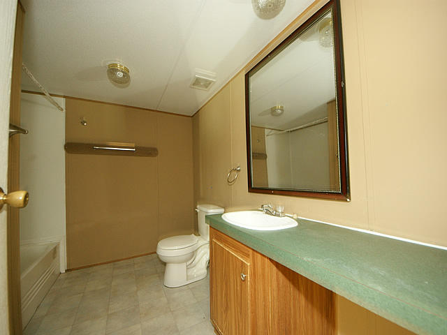 3184 Sanders Road Charleston, SC 29414 - Photo 9 of 17 3184 bath2