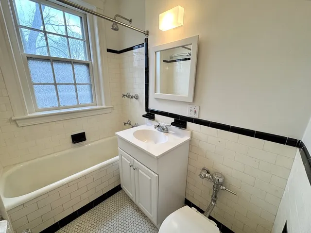 $2,700 | 6 Washington Avenue, Unit 15, Cambridge, MA 02140