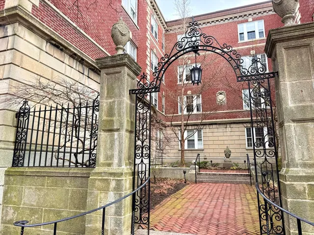 $2,700 | 6 Washington Avenue, Unit 15, Cambridge, MA 02140