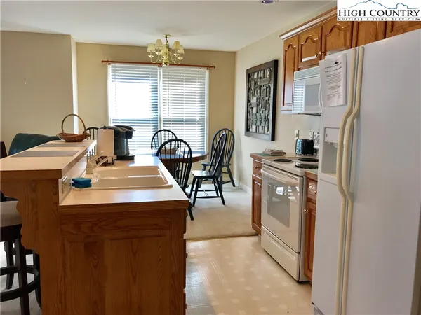 $1,800 | 155 Birkdale Court, Unit C61, Jefferson, NC 28640