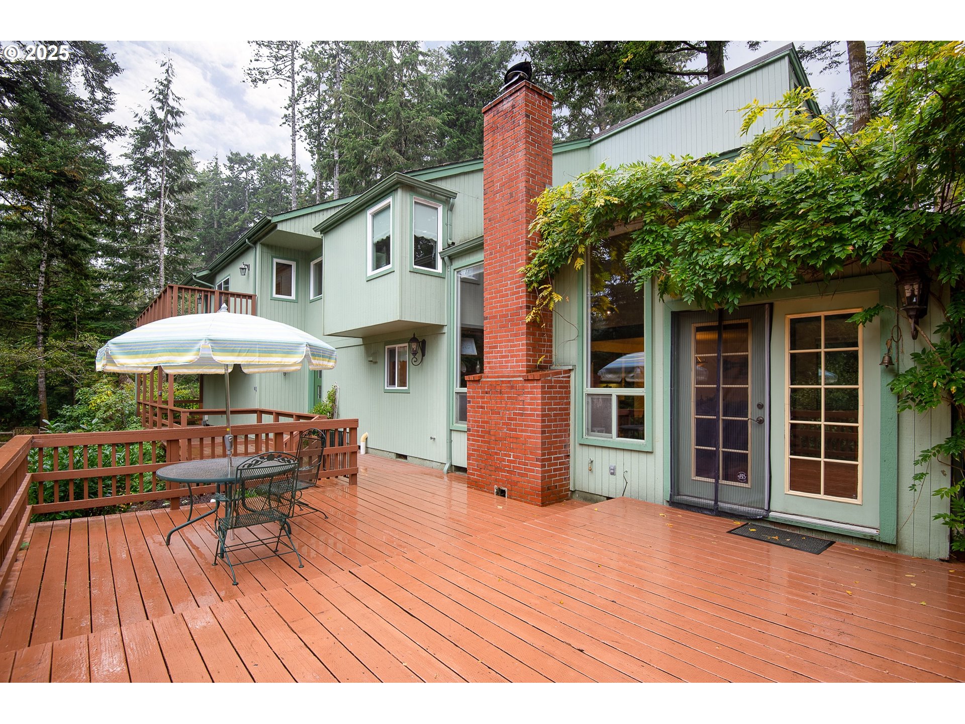 5001 Ford Way Florence, OR 97439 - Photo 2 of 48 a outdoor view with a sitting space