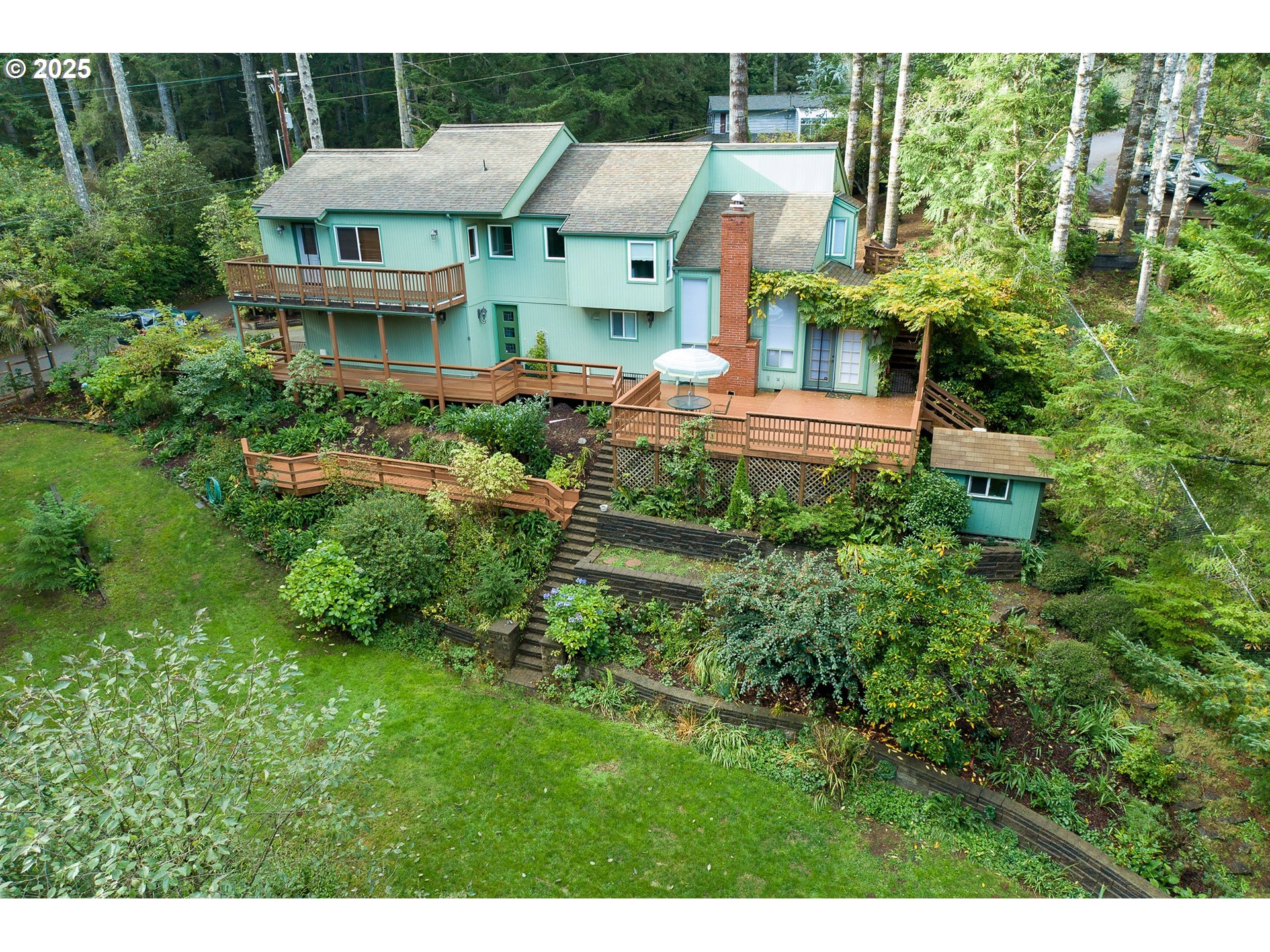 5001 Ford Way Florence, OR 97439 - Photo 46 of 48 a front view of a house with garden