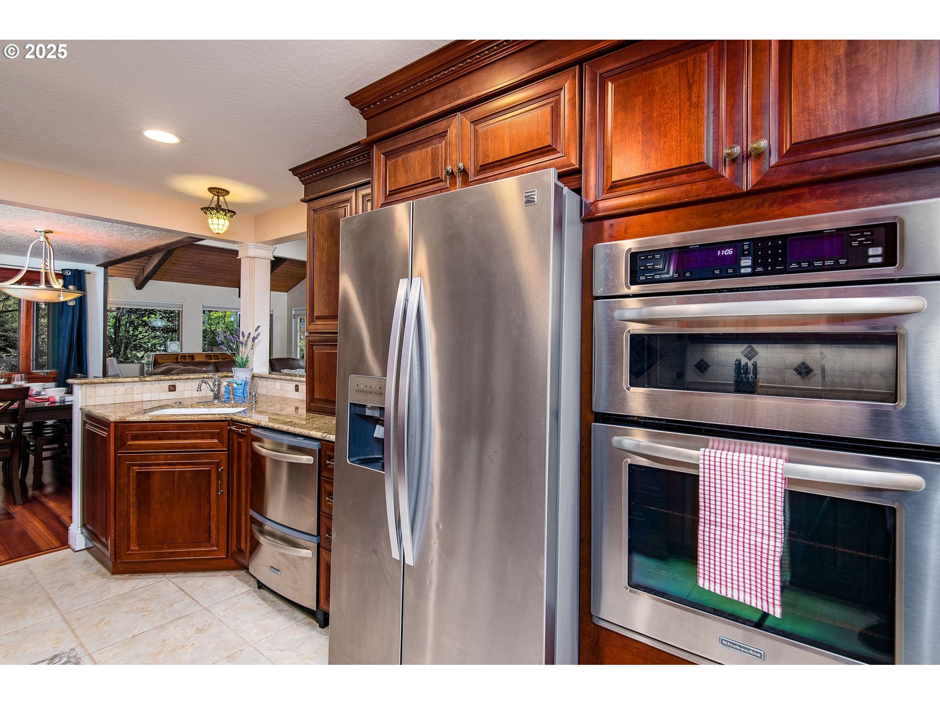 5001 Ford Way Florence, OR 97439 - Photo 8 of 48 a kitchen with stainless steel appliances granite countertop a refrigerator a stove and sink