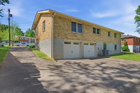 $399,900 | 500 Mc Donald Drive, Nashville, TN 37217