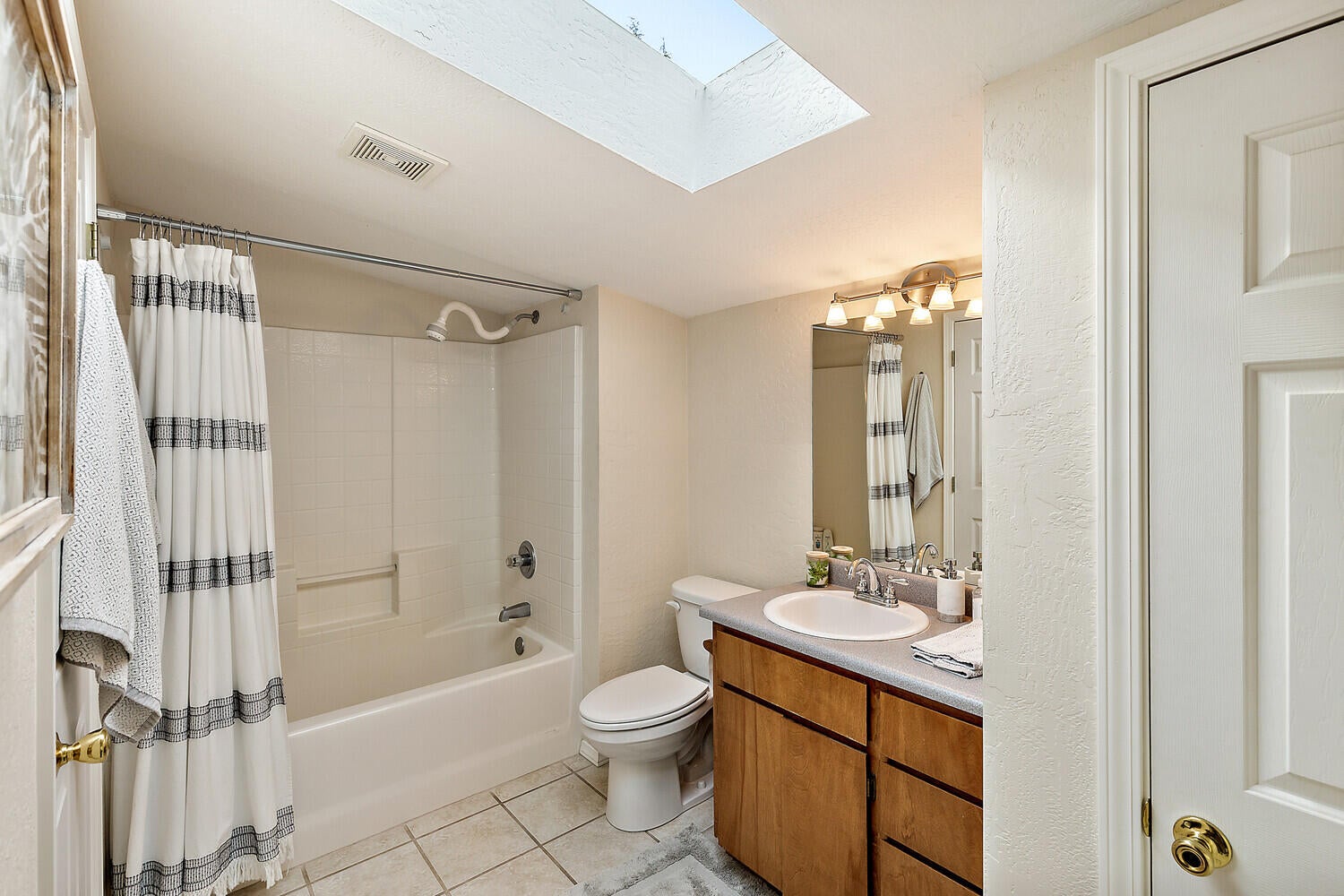 4059 Livingston Road Central Point, OR 97502 - Photo 31 of 39 31