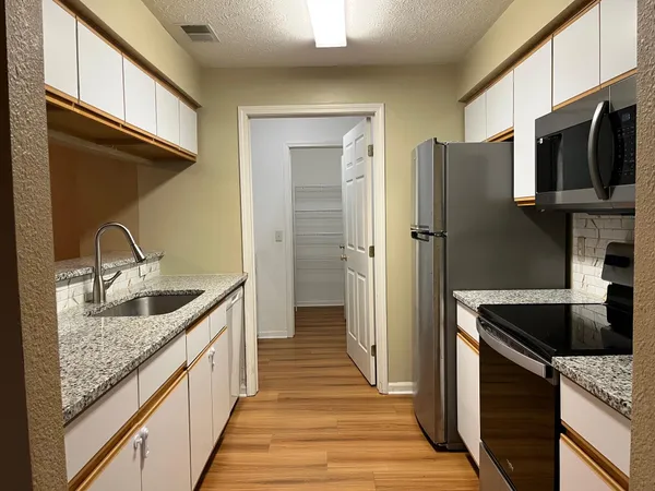 $2,100 | 1755 Weatherstone Drive, Ann Arbor, MI 48108