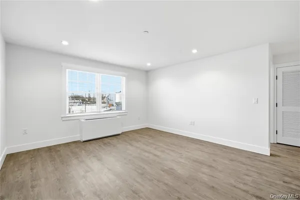 $3,200 | 180 Deer Park Avenue, Unit 211, Babylon, NY 11702