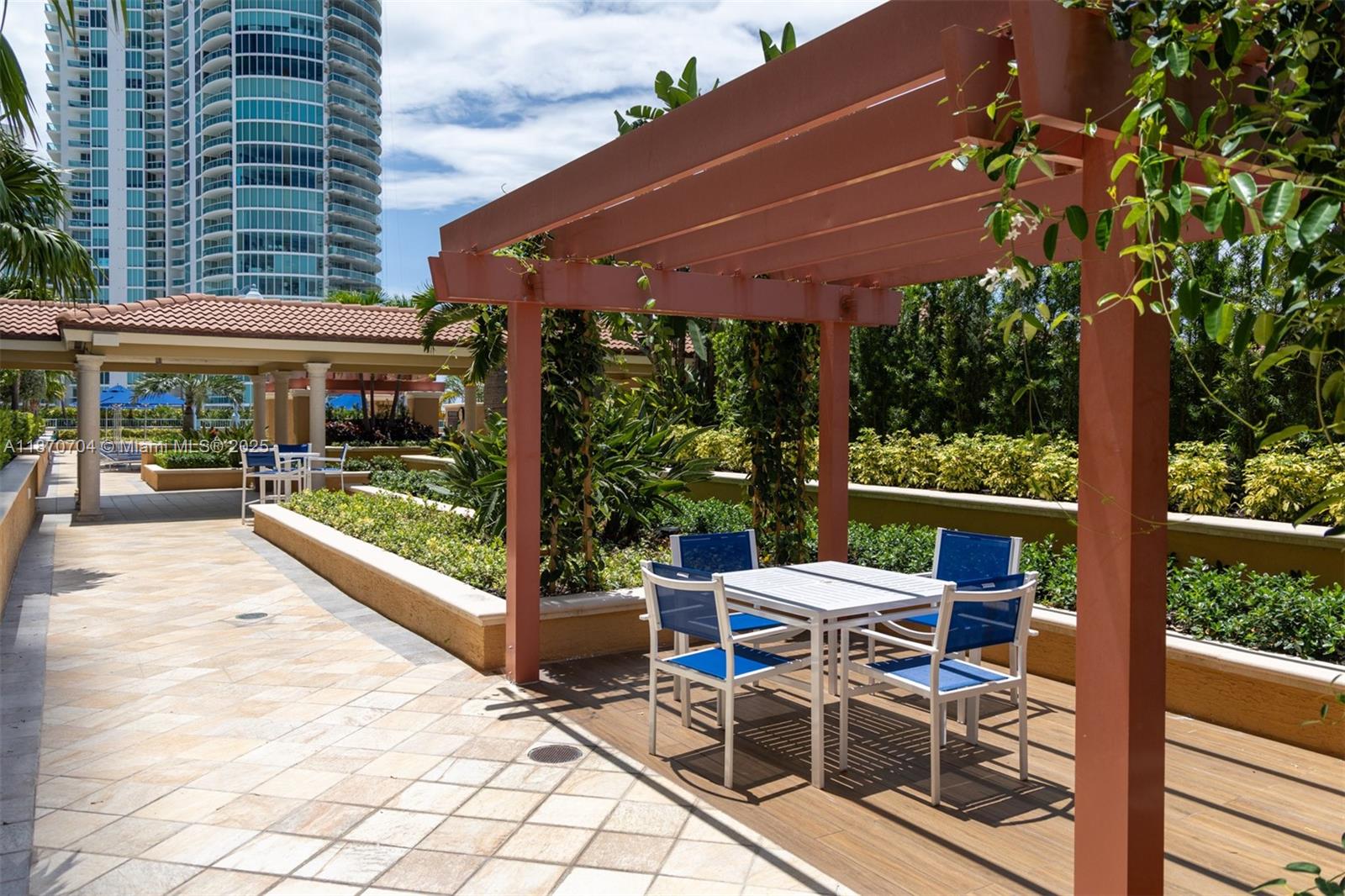 90 Alton Road, Unit 1702 Miami Beach, FL 33139 - Photo 25 of 49 a patio with glass top table and chairs