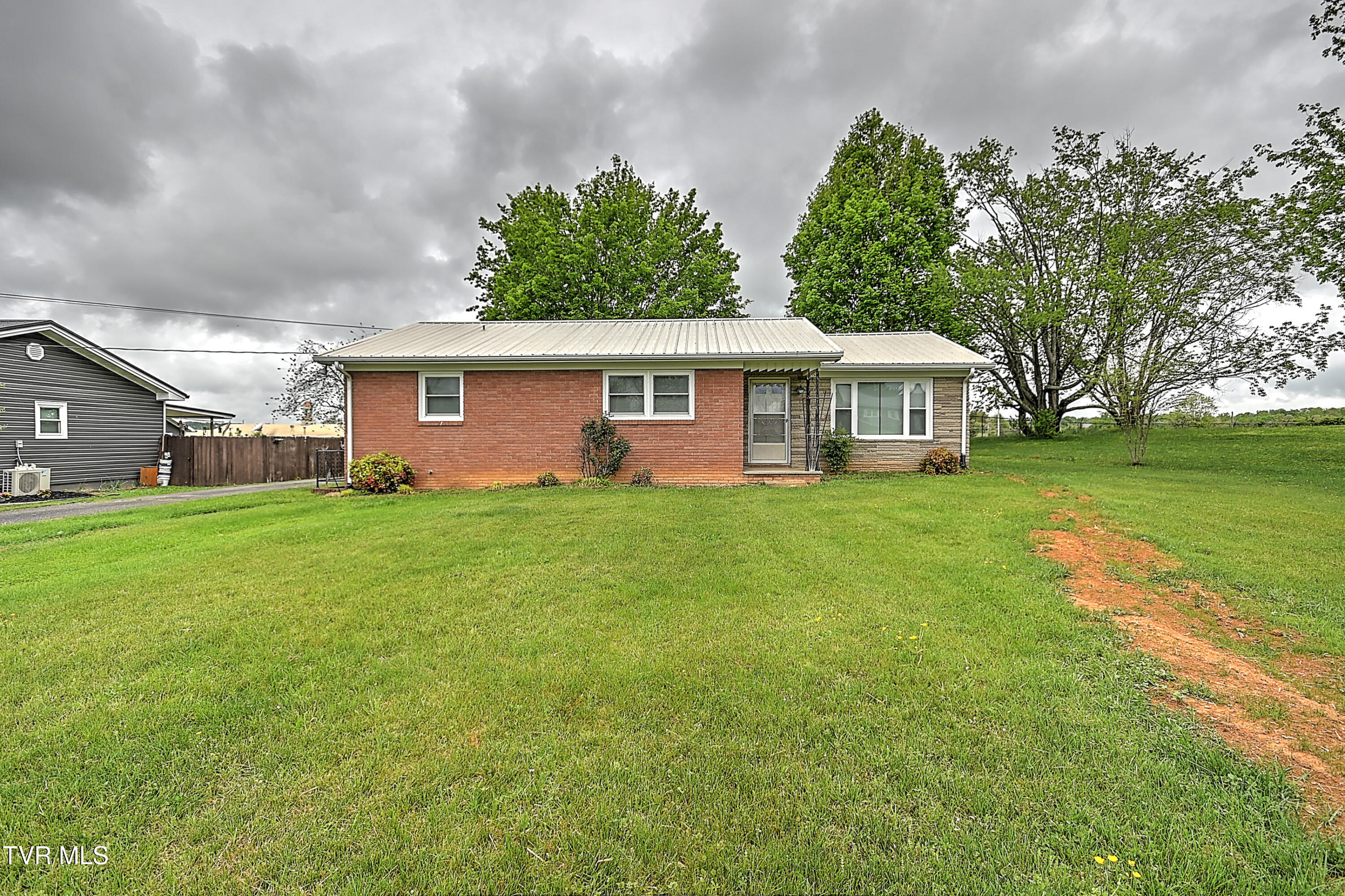 1809 Ridgemont Drive Greeneville, TN 37745 - Photo 1 of 32 2