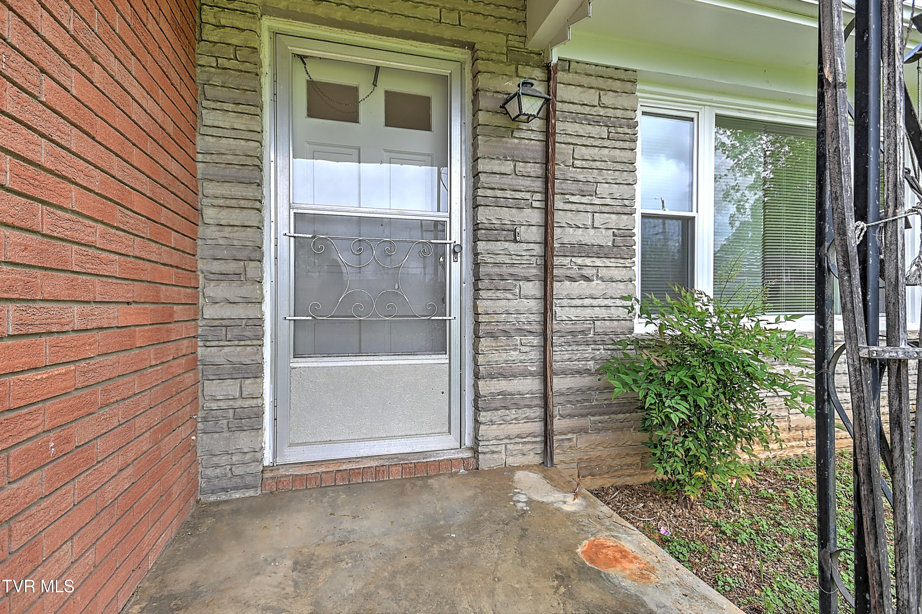 1809 Ridgemont Drive Greeneville, TN 37745 - Photo 2 of 32 1