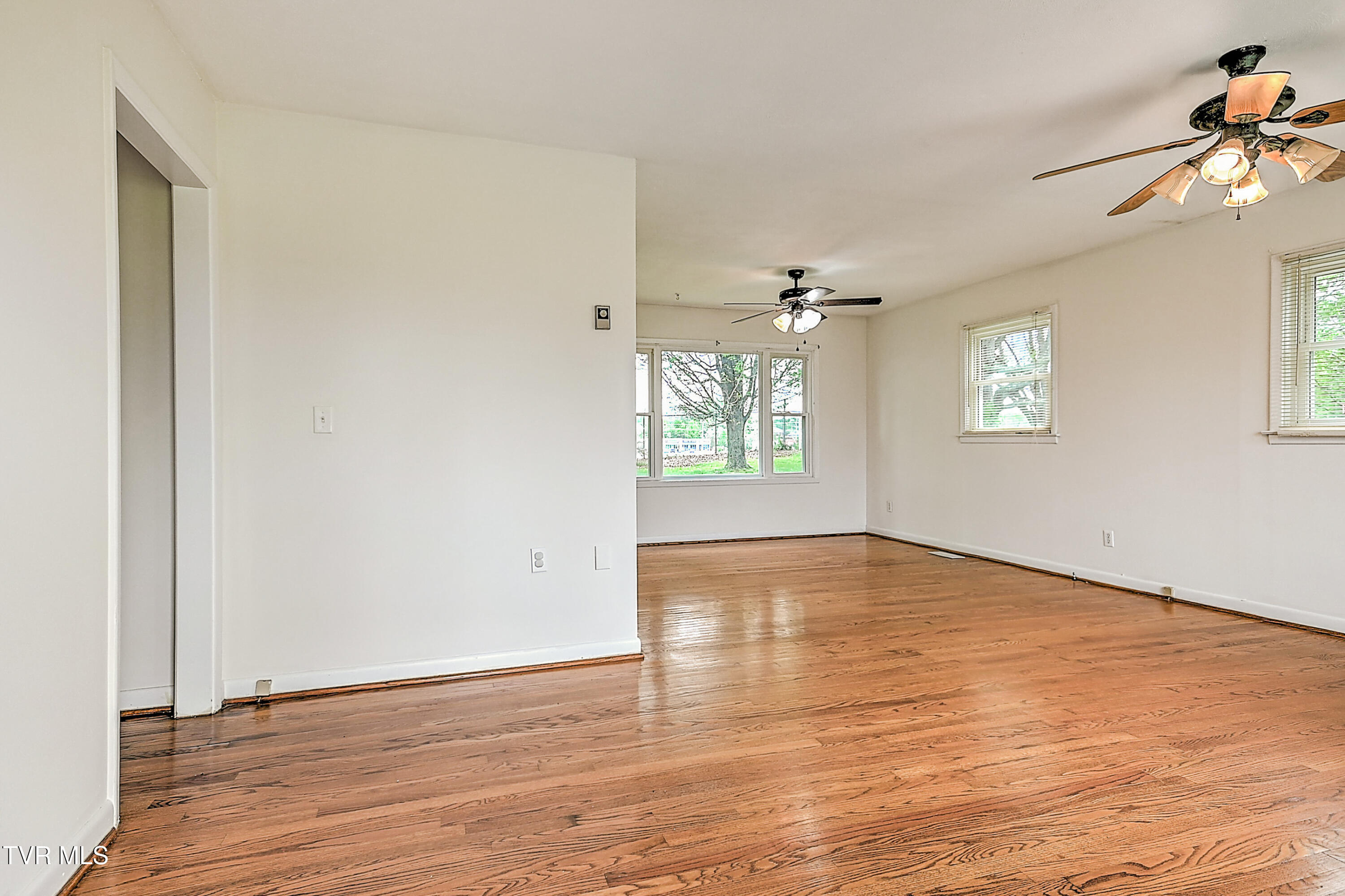 1809 Ridgemont Drive Greeneville, TN 37745 - Photo 3 of 32 3