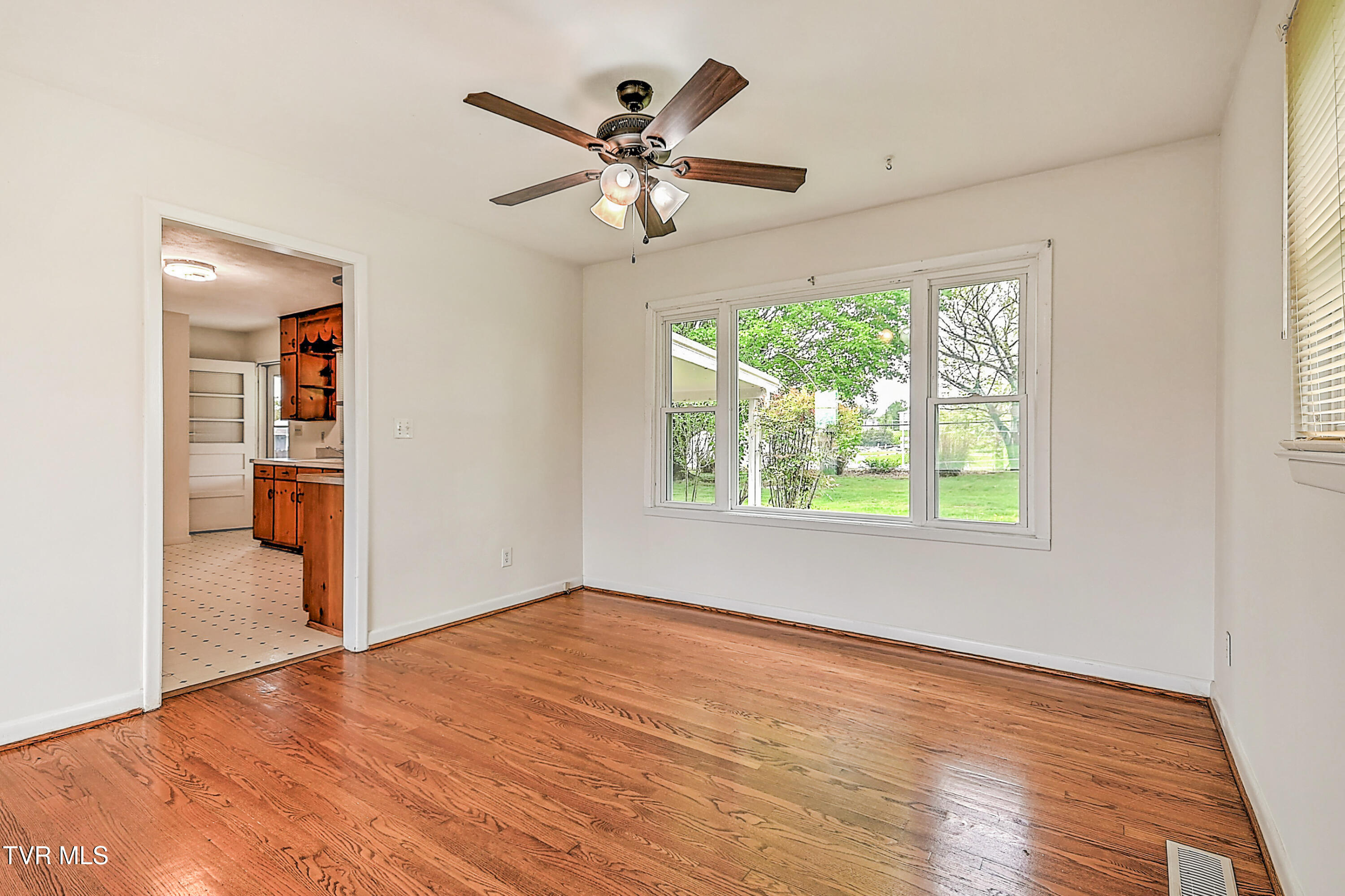 1809 Ridgemont Drive Greeneville, TN 37745 - Photo 8 of 32 8
