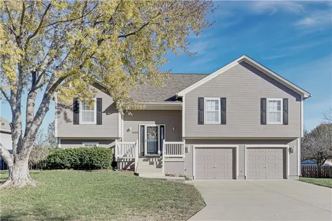 $340,000 | 1505 Rolling Drive, Greenwood, MO 64034