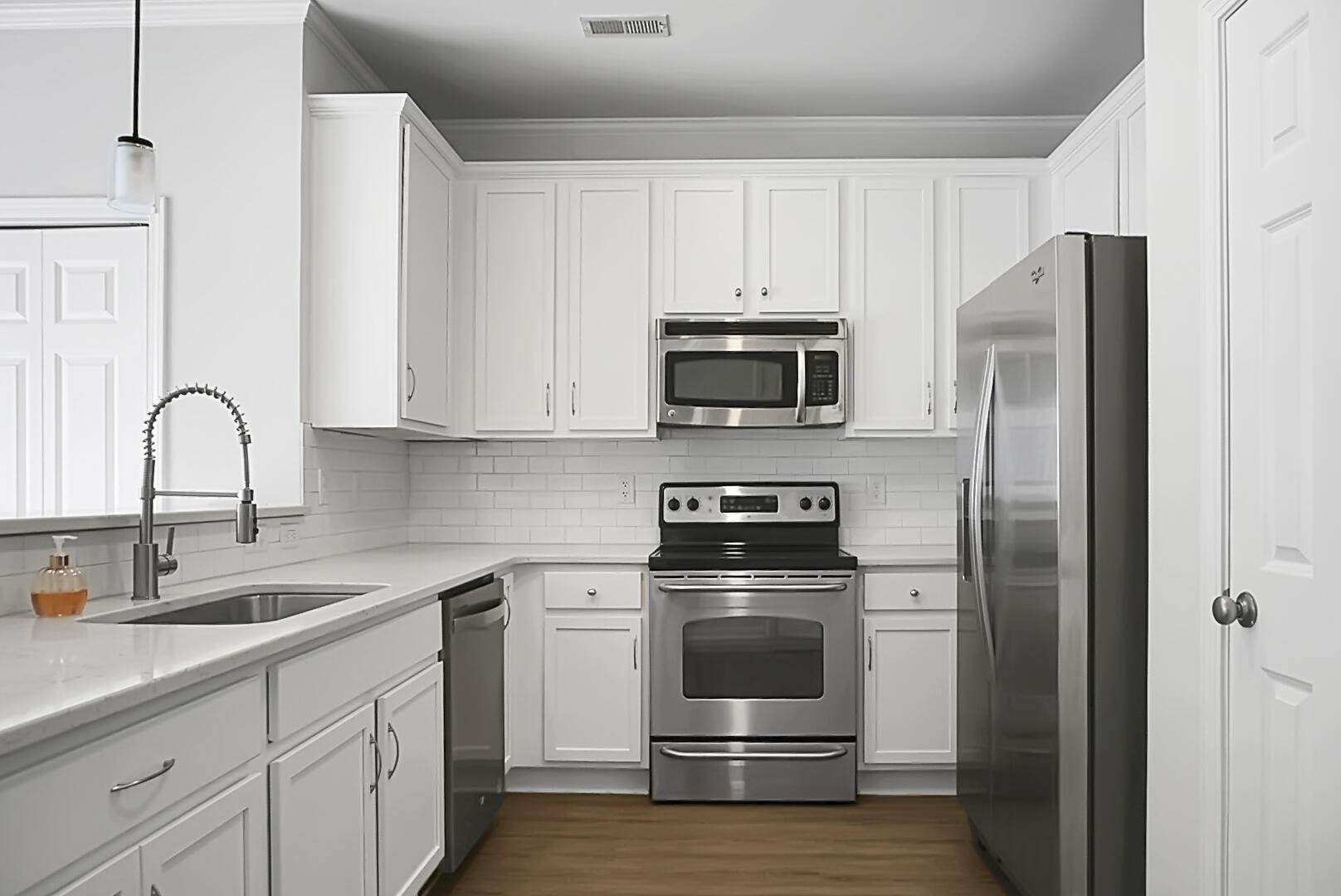 106 Summer View Road Summerville, SC 29486 - Photo 8 of 28 DSC05217