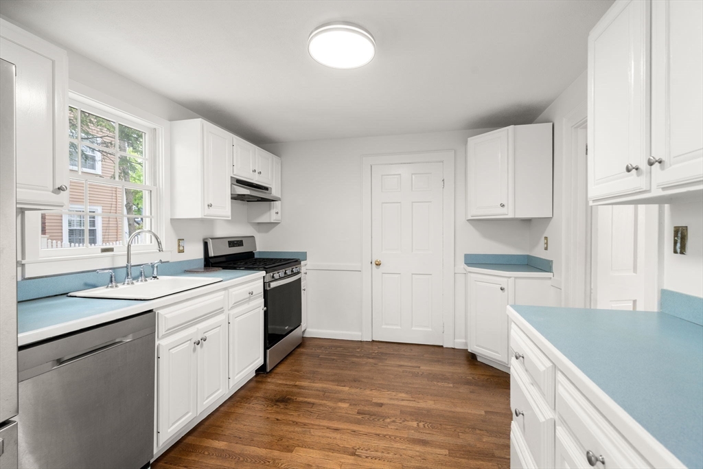 10 Magnolia Road Milton, MA 02186 - Photo 9 of 21