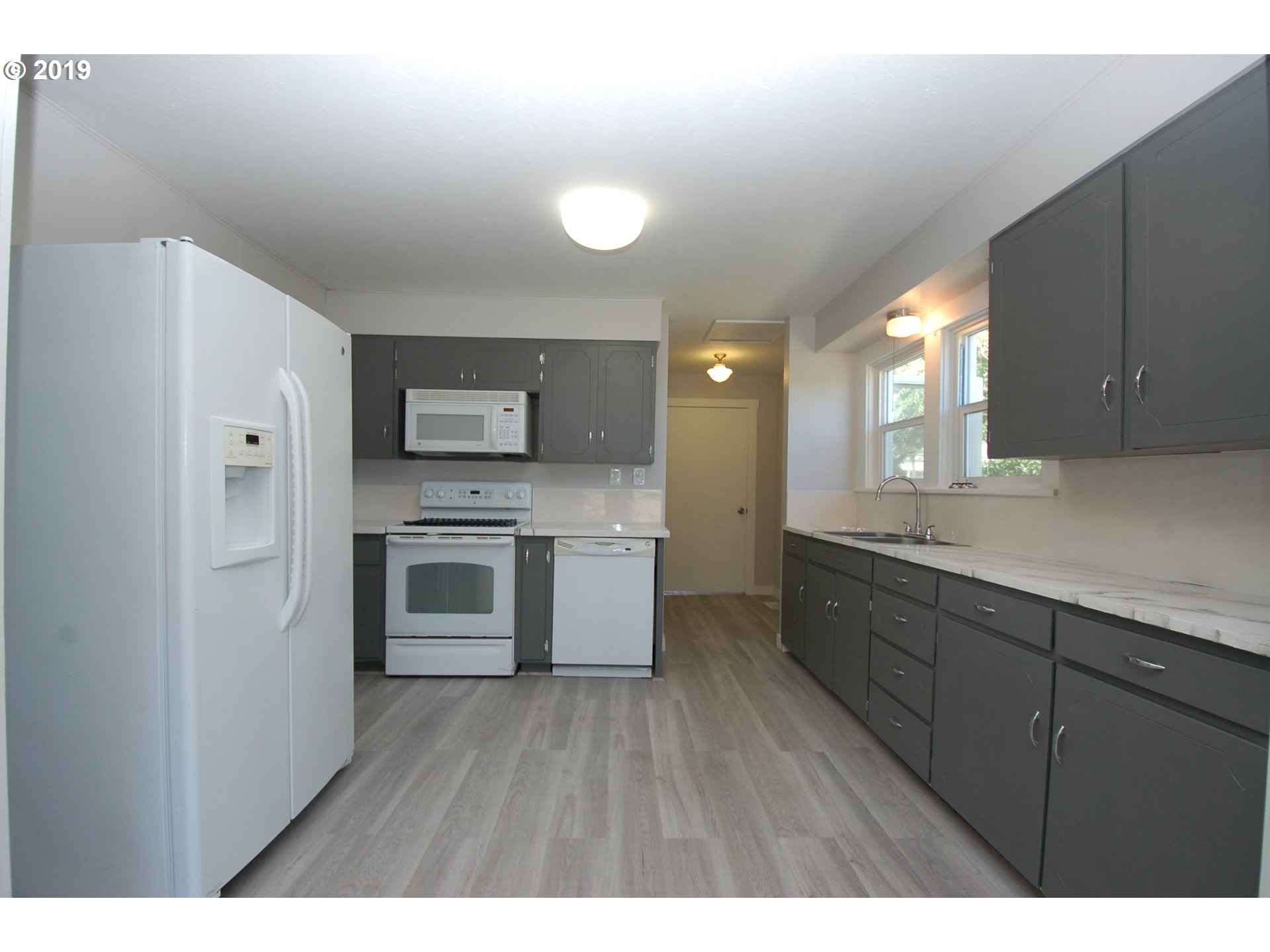 819 Southeast 3rd Street Pendleton, OR 97801 - Photo 4 of 26