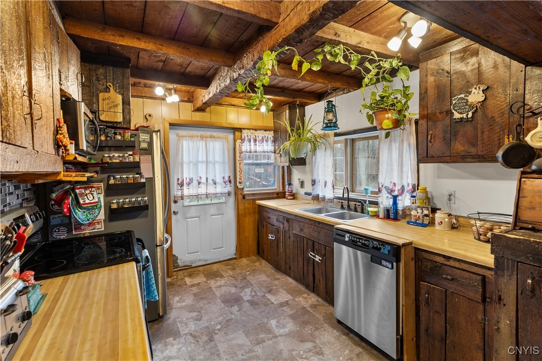 11695 Creek Road Annsville, NY 13471 - Photo 12 of 34 kitchen