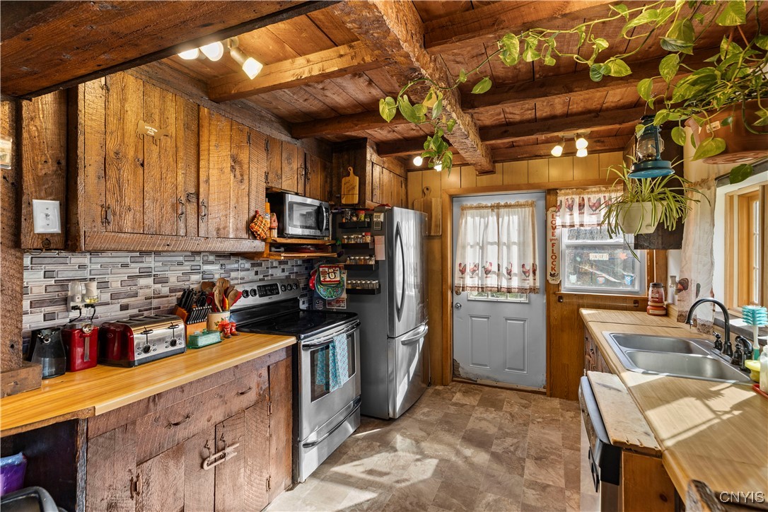 11695 Creek Road Annsville, NY 13471 - Photo 13 of 34 kitchen