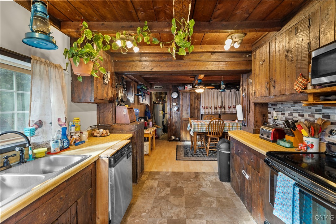 11695 Creek Road Annsville, NY 13471 - Photo 14 of 34 kitchen