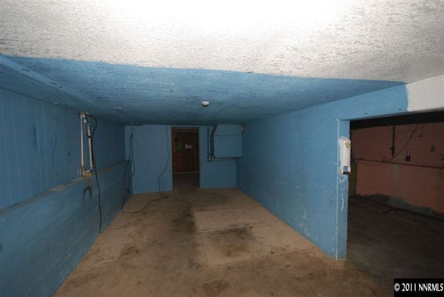 1231 East 9th Street Reno, NV 89512 - Photo 13 of 13 a view of a hallway