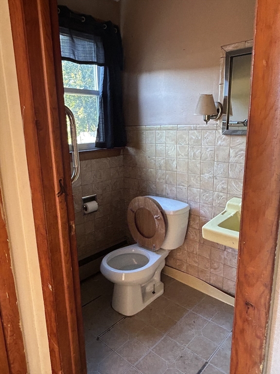 286 Westfield Road Holyoke, MA 01040 - Photo 10 of 26 a bathroom with a toilet and a sink