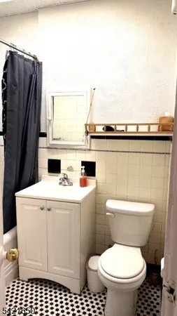 $1,800 | 21 Bloomfield Avenue, Unit 3R, Bloomfield, NJ 07003
