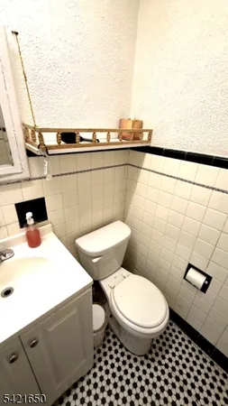 $1,800 | 21 Bloomfield Avenue, Unit 3R, Bloomfield, NJ 07003