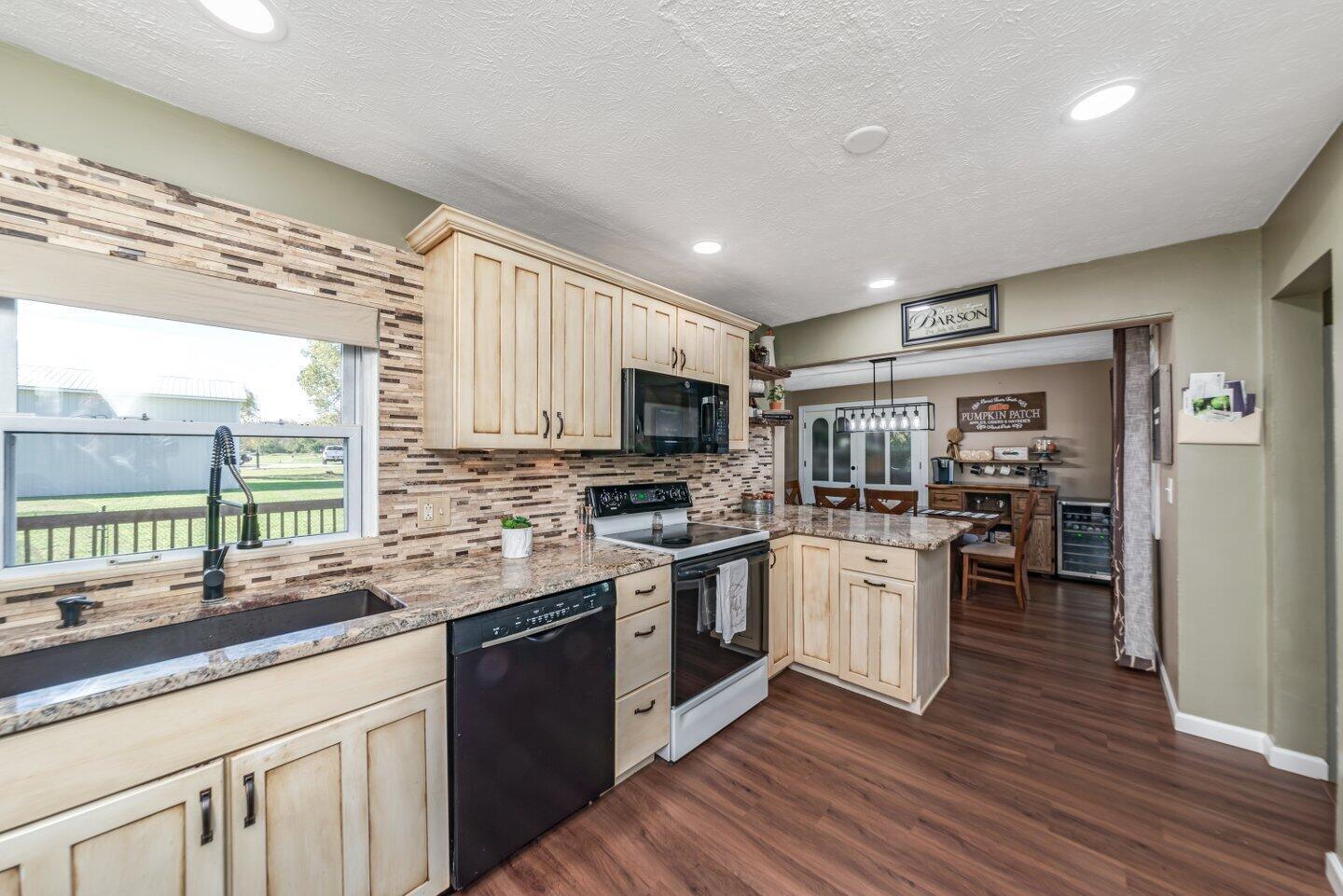 3537 Troy Road Springfield, OH 45504 - Photo 6 of 38