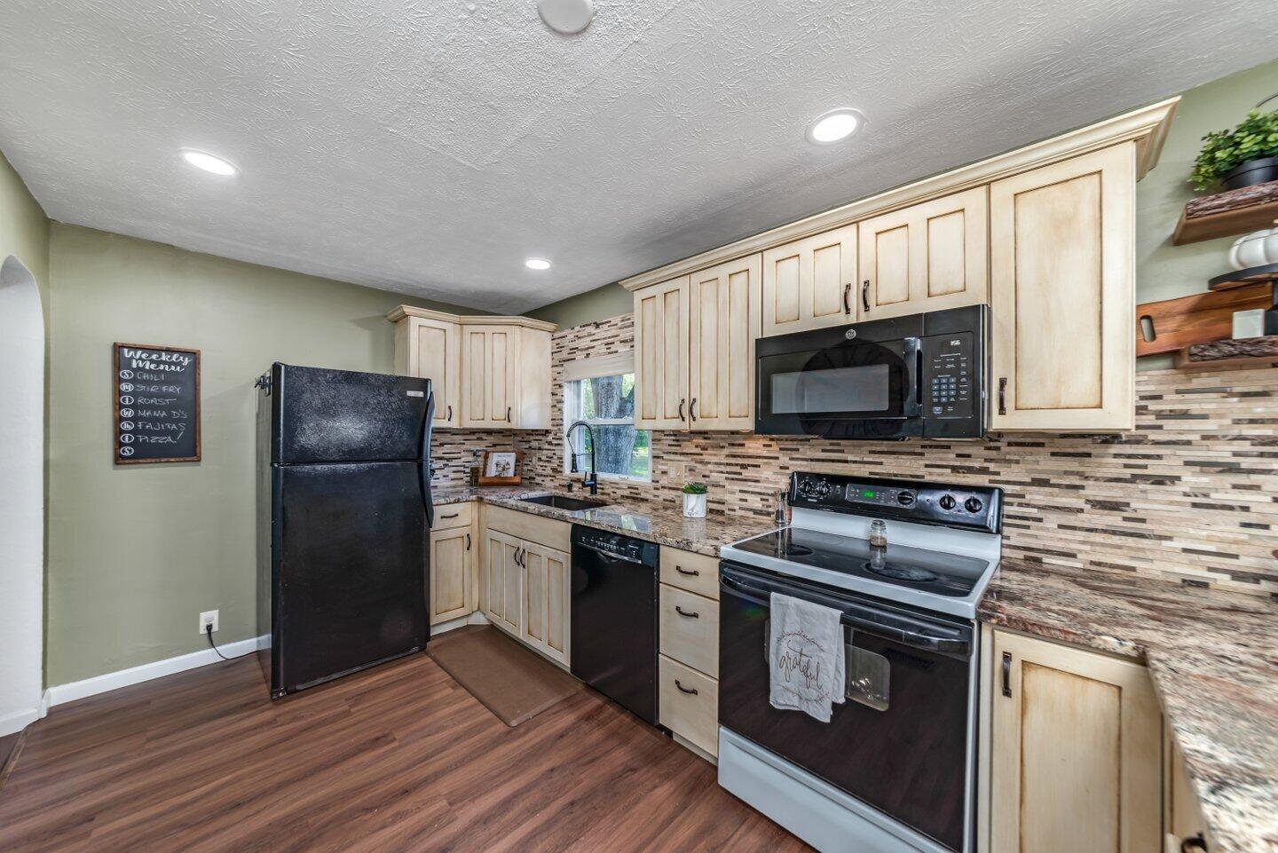 3537 Troy Road Springfield, OH 45504 - Photo 7 of 38