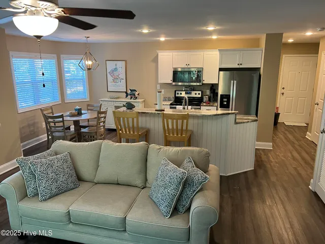 $1,950 | 3030 Marsh Winds Circle, Unit 302, Southport, NC 28461