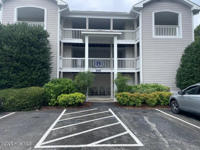 $1,950 | 3030 Marsh Winds Circle, Unit 302, Southport, NC 28461