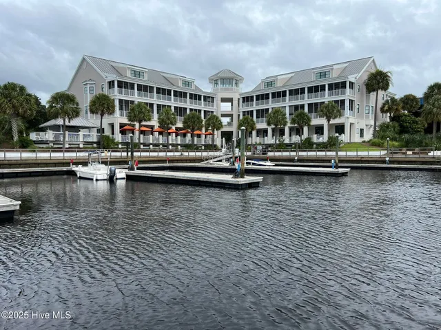 $1,950 | 3030 Marsh Winds Circle, Unit 302, Southport, NC 28461