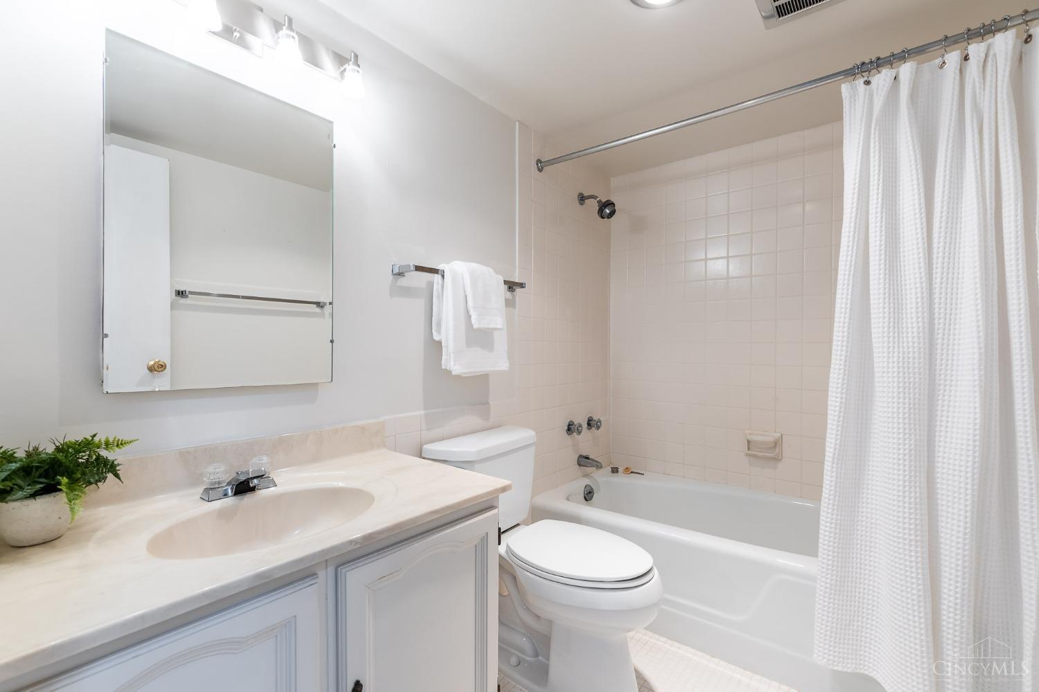 2444 Madison Road, Unit 1702 Cincinnati, OH 45208 - Photo 45 of 48