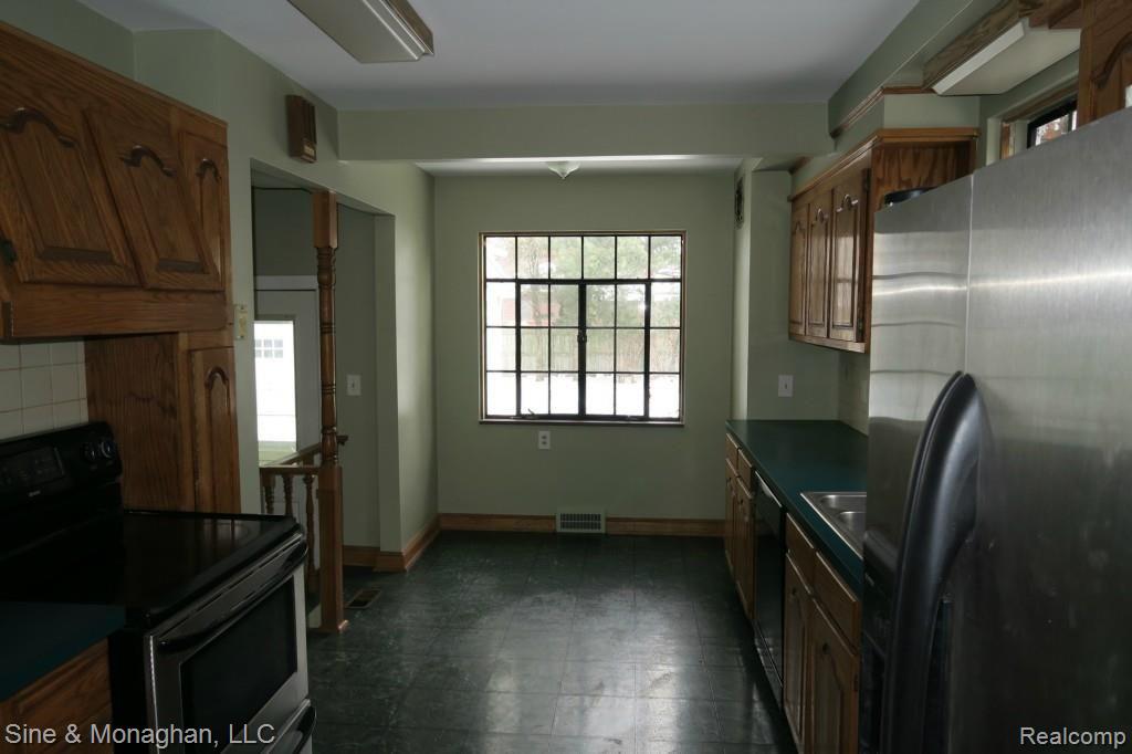 878 Hampton Road Grosse Pointe, MI 48236 - Photo 3 of 20 img_0607.jpg