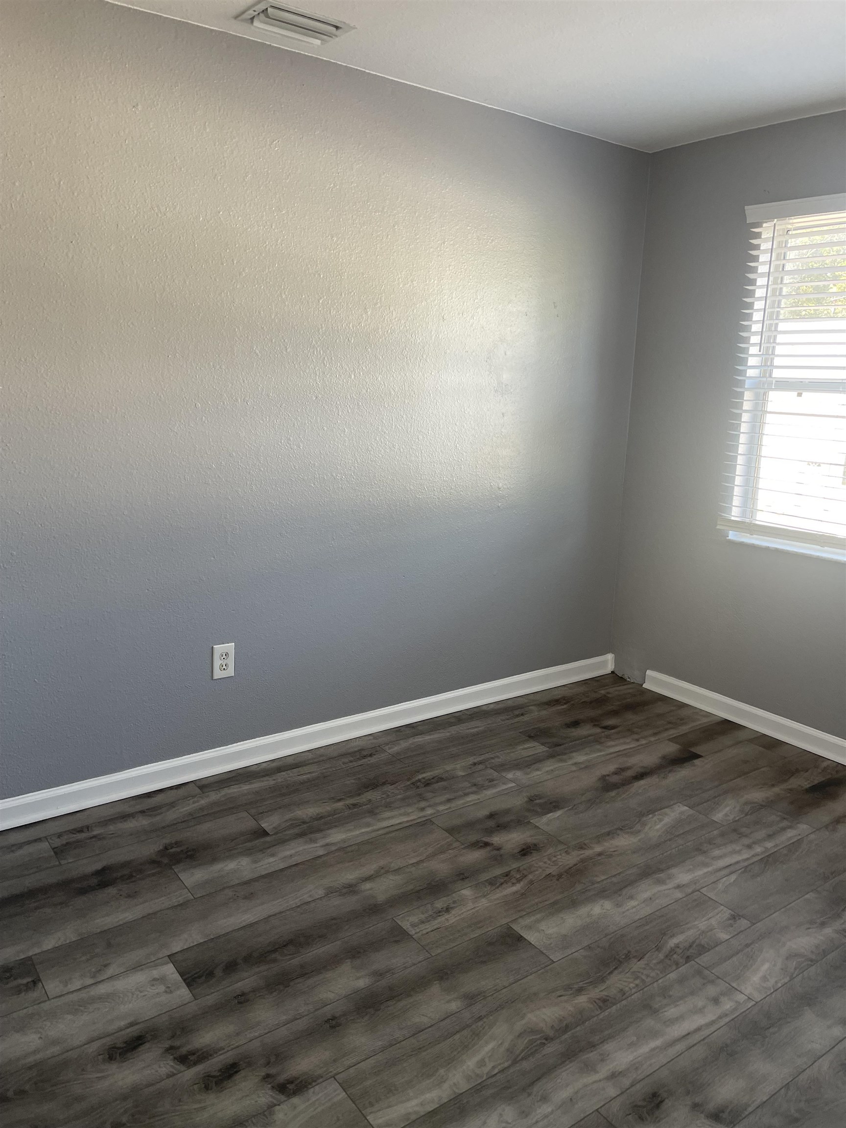 4420 Carter Road, Unit 44 St. Augustine, FL 32086 - Photo 7 of 11 an empty room with wooden floor and window
