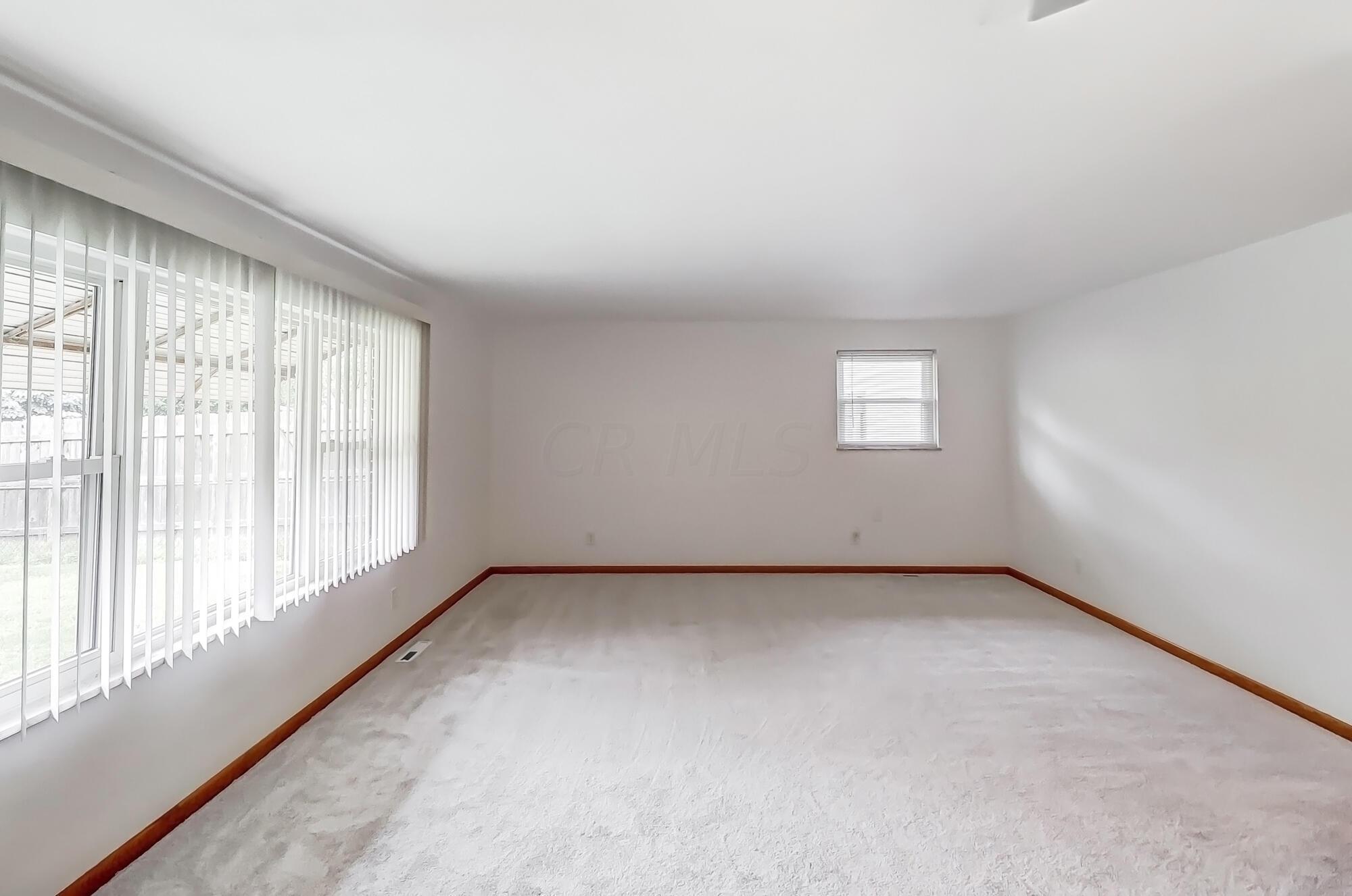 4467 Wanda Lane Road Columbus, OH 43224 - Photo 10 of 36 010