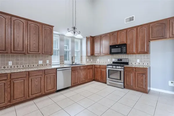 $2,675 | 1240 Hayden Lane, Savannah, TX 76227