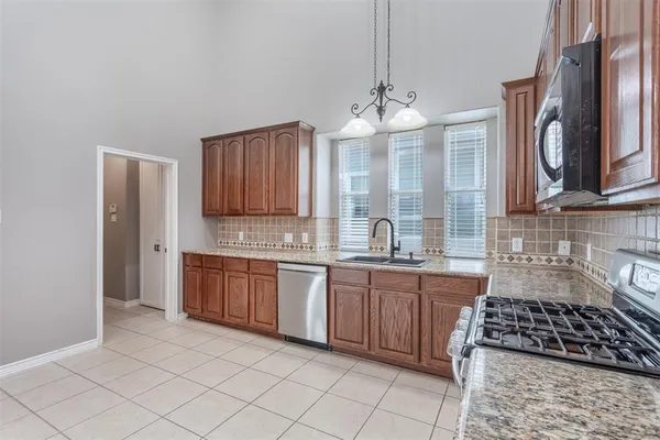$2,675 | 1240 Hayden Lane, Savannah, TX 76227