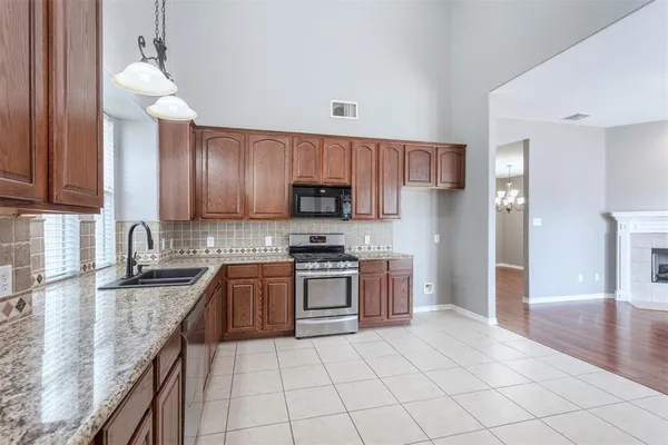 $2,675 | 1240 Hayden Lane, Savannah, TX 76227