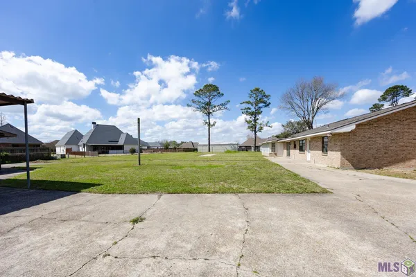 $385,000 | 1973 Antonio Road, Port Allen, LA 70767