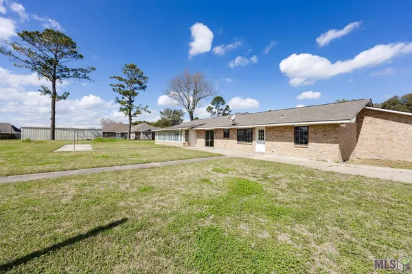 $385,000 | 1973 Antonio Road, Port Allen, LA 70767